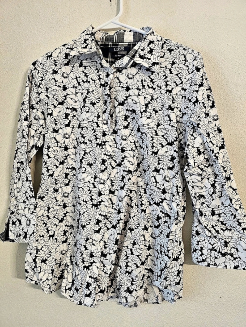 Chaps Floral Button Down Shirt in Black & White Size Medium